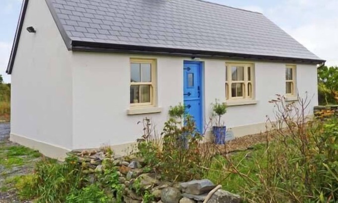 Spanish Point Cottage | BLUEBELL COTTAGE, pet friendly in Spanish Point, County Clare