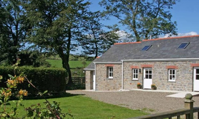 Felinfach House | Bluebell Cottage in the beautiful Lampeter