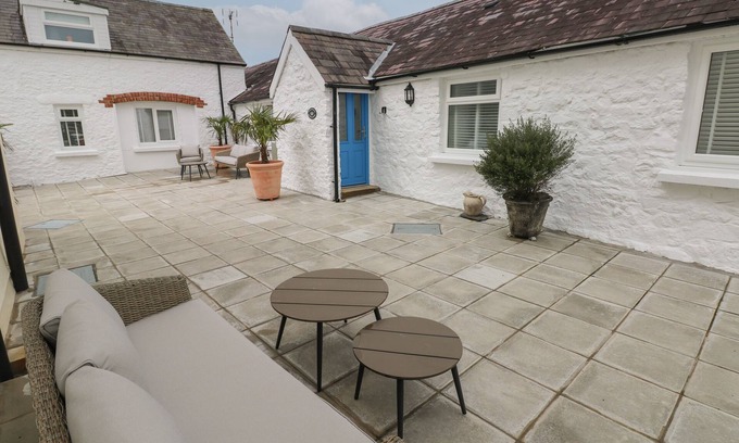 Jameston House | BLUEBELL COTTAGE, pet friendly, with a garden in Manorbier