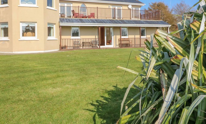 Ballydehob Cottage | BLUEBELL HOUSE AND GARDENS, pet friendly in Ballydehob, County Cork