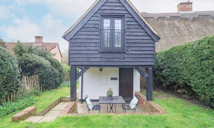 Kettleburgh Cottage | BLUEBELL, pet friendly, with a garden in Framlingham