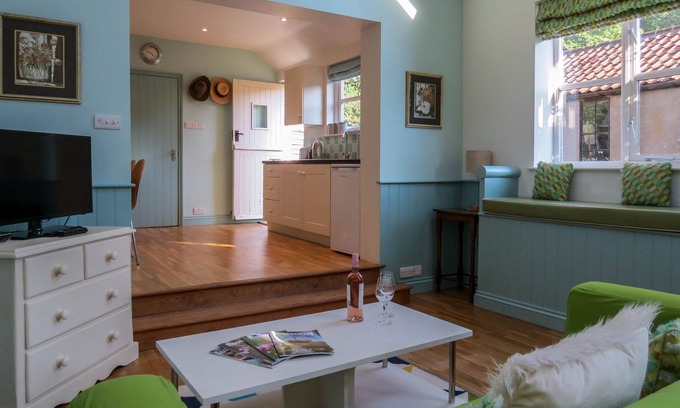 Saxmundham Cottage | Bluebell Studio - sleeps 2 guests in 0 bedrooms