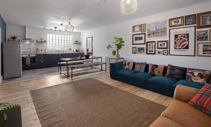 North Shore Apartment | Blueberries Apartment 2 by Sasco
