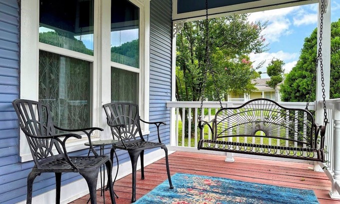 Taylor House | Blueberry Bungalow in Taylor TX