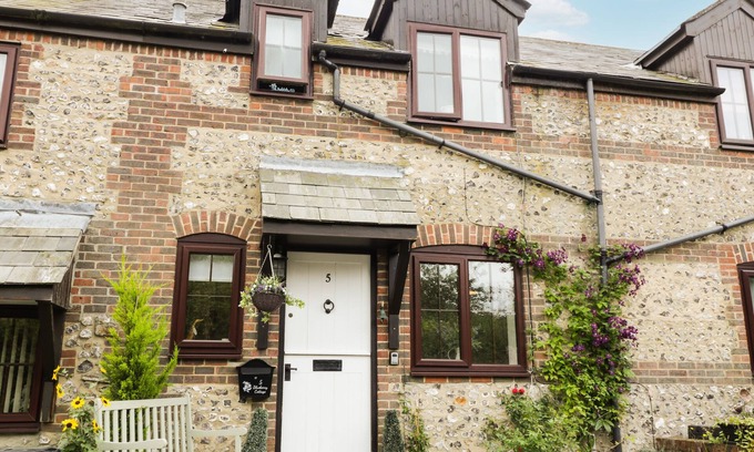Cerne Abbas Cottage | BLUEBERRY COTTAGE, family friendly, with open fire in Cerne Abbas