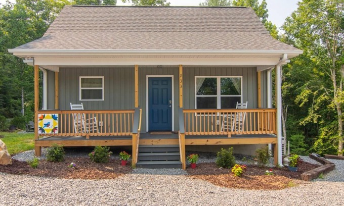 Elkin Cabin | Bluebird Cabin | WiFi & River Access