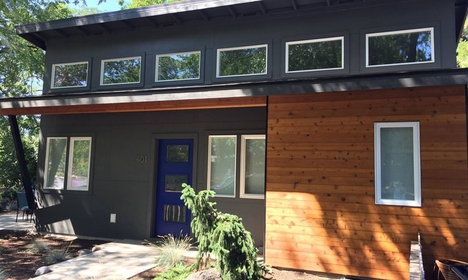 Old Bend House | Bluebird Day - Crater Retreat