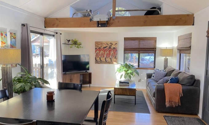 Old Bend House | Bluebird Day - River Gem Bungalow