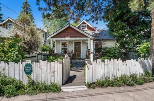 Old Bend House | Bluebird Day - River West