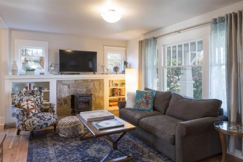 Old Bend House | Bluebird Day - Star Cottage