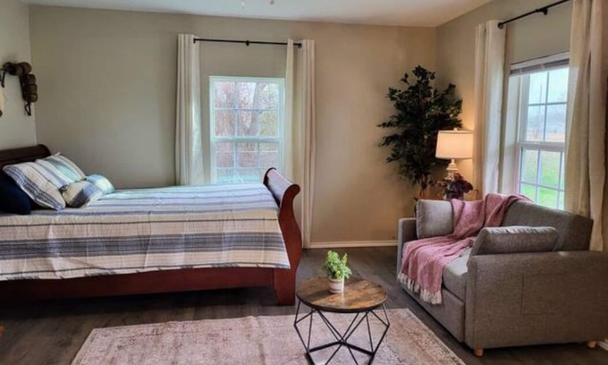 West Tawakoni Apartment | Bluebonnet Cottages by the Lake - Cabin 4