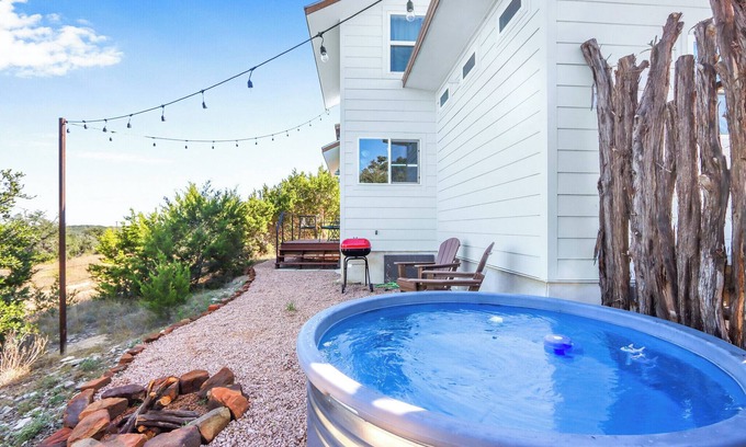 Dripping Springs House | Bluebonnet House at the Chaparral