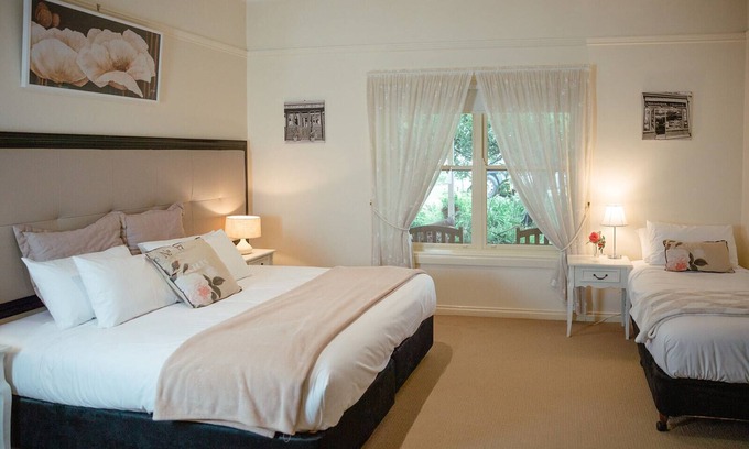 Lovedale House | Bluebush Estate - The Country House - Stunning Country Charm, Gardens & Sunsets