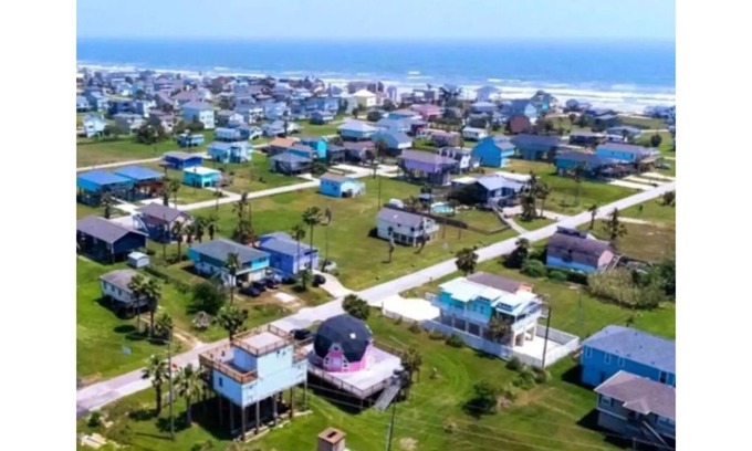 Galveston House | Bluecockatoo - Beachside, King Bed, EV Charging!