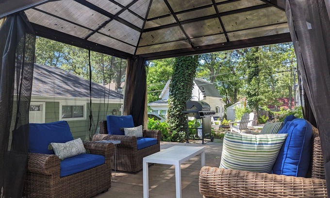 Spring Lake Cottage | Bluegill Cottage l Autumn by the Lake with Fires, Kayaks & Family Time