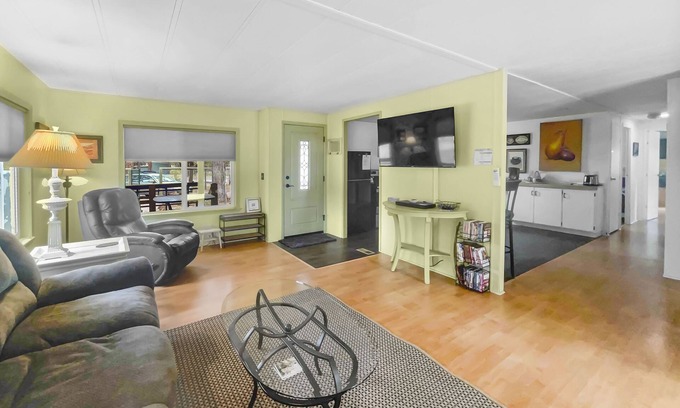Sisters House | Bluegrass home in Crossroads - Pet friendly home just outside of Sisters