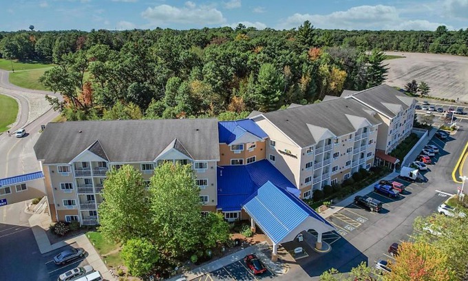 Lake Delton Hotel | Bluegreen Vacations Odyssey Dells Resort