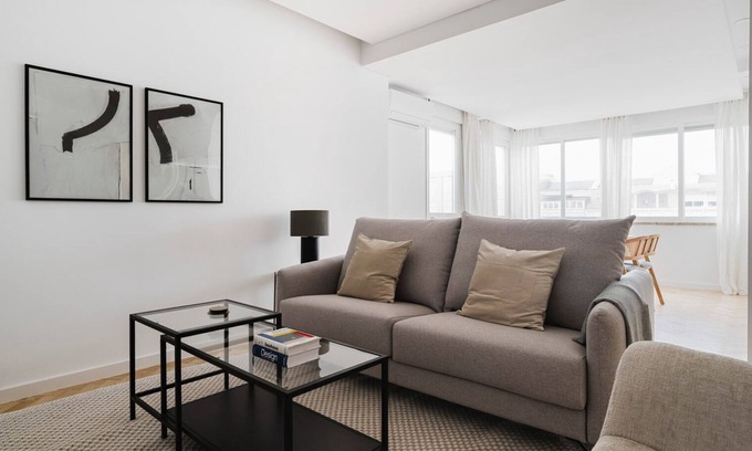 Alvalade Apartment | Blueground | Alvalade, AC & balcony, nr museum