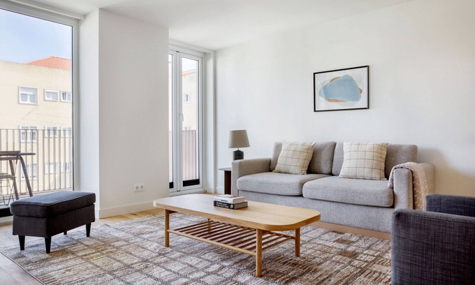 Alvalade Apartment | Blueground | Alvalade, fully furnished & equipped