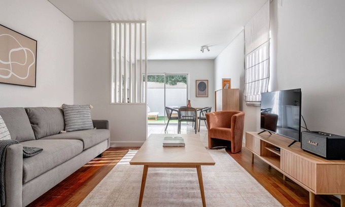 Santa Isabel Apartment | Blueground | Amoreiras, furniture & appliances