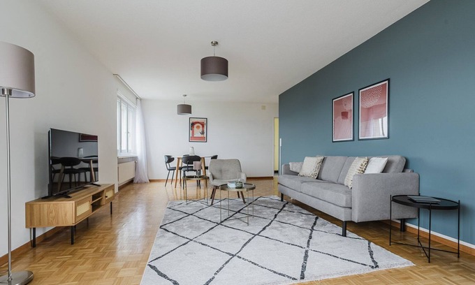 Horgen District Apartment | Blueground | Au, w/d, clost to local market