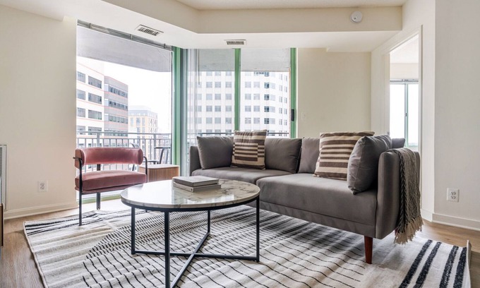 Ballston Apartment | Blueground | Ballston, pool & w/d, nr dining