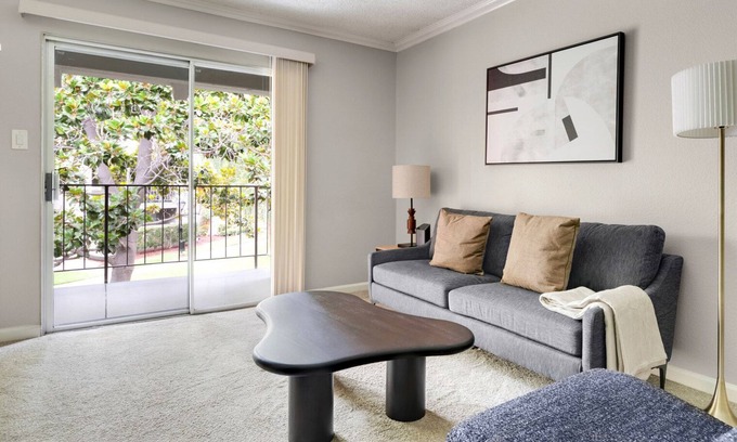 Campbell Apartment | Blueground | Campbell, pool, nr Campbell Park