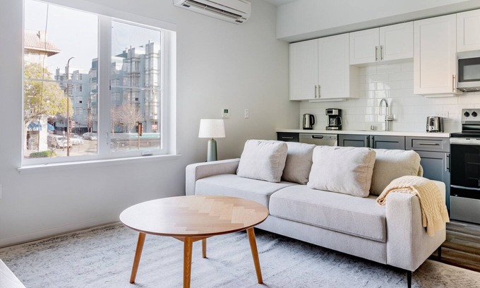 Downtown Berkeley Apartment | Blueground | Downtown Berkeley, AC, nr UC Berkeley