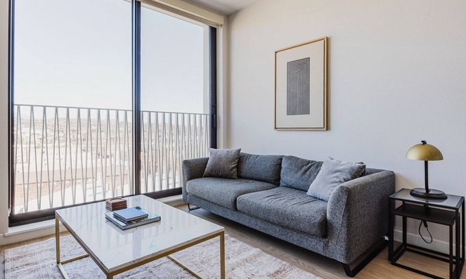Chinatown Apartment | Blueground | Downtown, elevator, nr parks