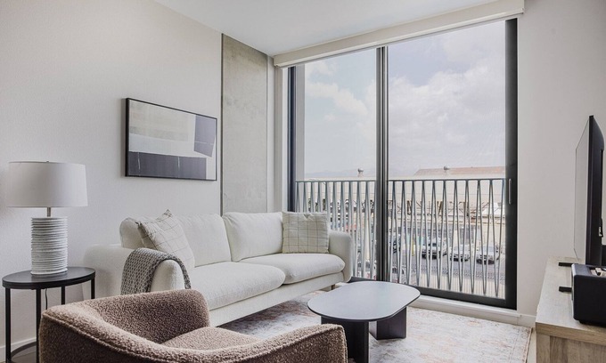 Chinatown Apartment | Blueground | Downtown, AC & elevator, nr parks