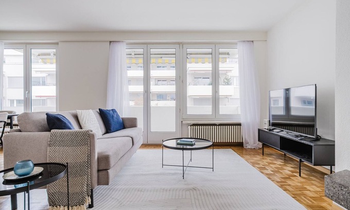 Alt-Wiedikon Apartment | Blueground | Enge, balcony & w/d, nr market