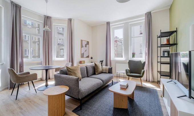 Prague 7 Apartment | Blueground | Holešovice, city view, nr Vltava (PRG-58)