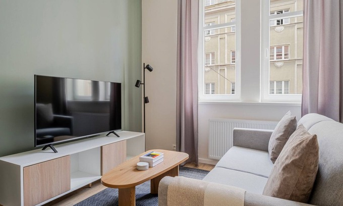 Prague 7 Apartment | Blueground | Holešovice, view, nr Vltava (PRG-57)