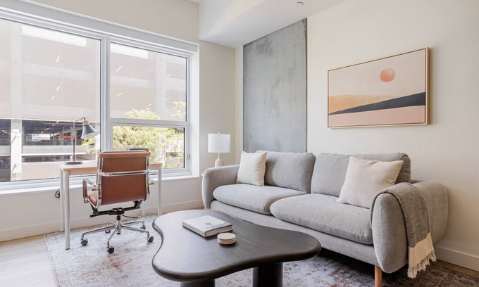 Hollywood Apartment | Blueground | Hollywood, rooftop pool, nr Hollywood Bowl