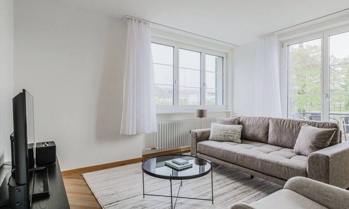 Meilen District Apartment | Blueground | Küsnacht, w/d, furniture & decor