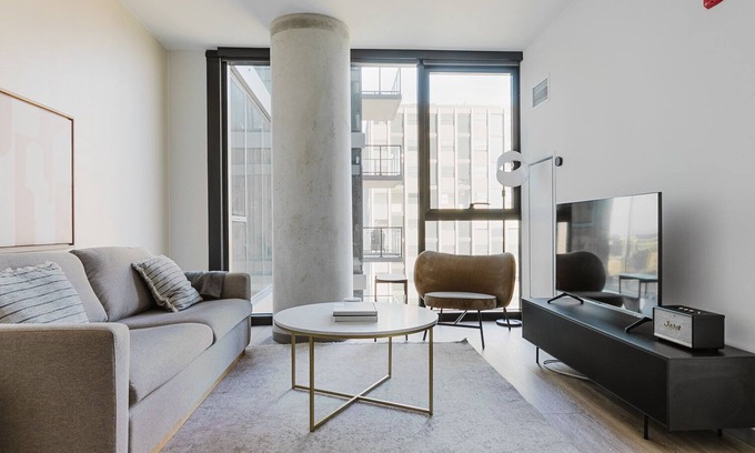 Illinois Medical District Apartment | Blueground | Medical District 1bd apartment