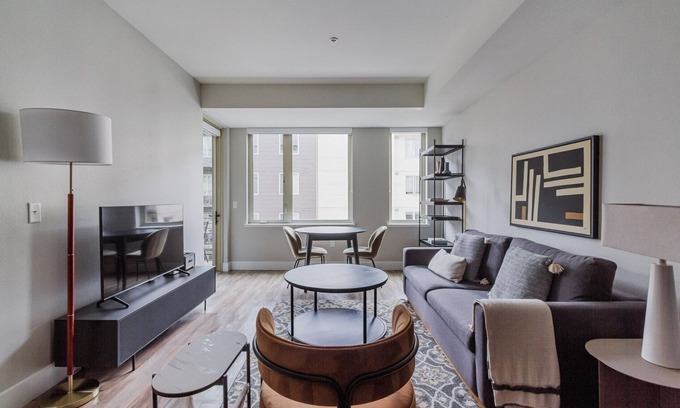 Mountain View Apartment | Blueground | Mountain View, pool, nr Shoreline Park