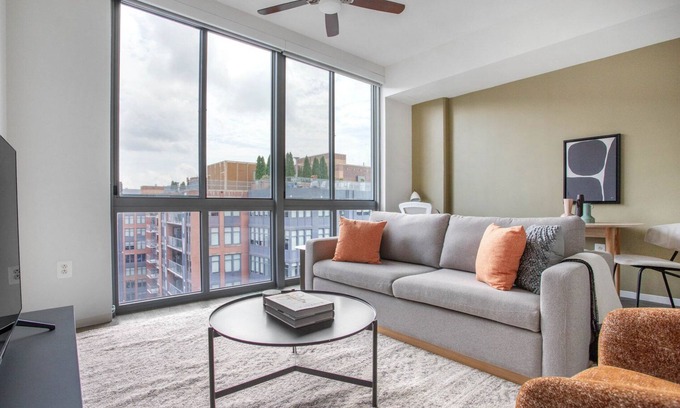 NoMa Apartment | Blueground | NoMa, rooftop pool, nr Union Station