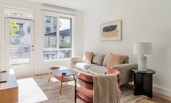 Pleasant Hill Apartment | Blueground | Pleasant Hill, balcony, nr Park