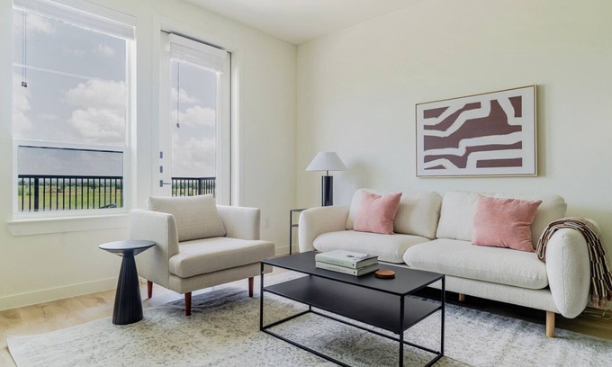 Round Rock Apartment | Blueground | Round Rock, pool, nr Brushy Creek