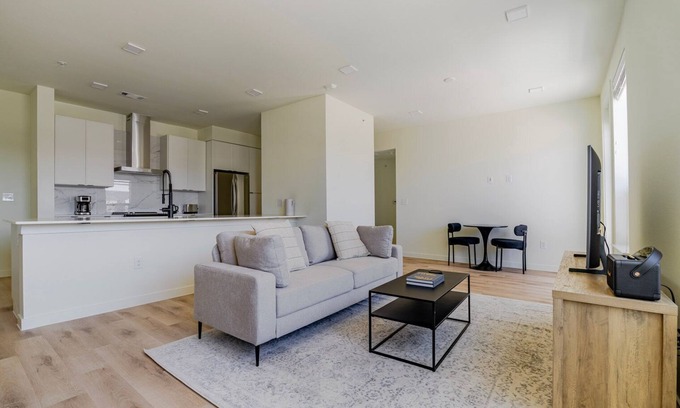 Round Rock Apartment | Blueground | Round Rock, pool, nr Old Settlers Park