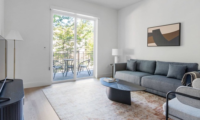 Santa Clara Apartment | Blueground | Santa Clara, balcony, nr Central Park
