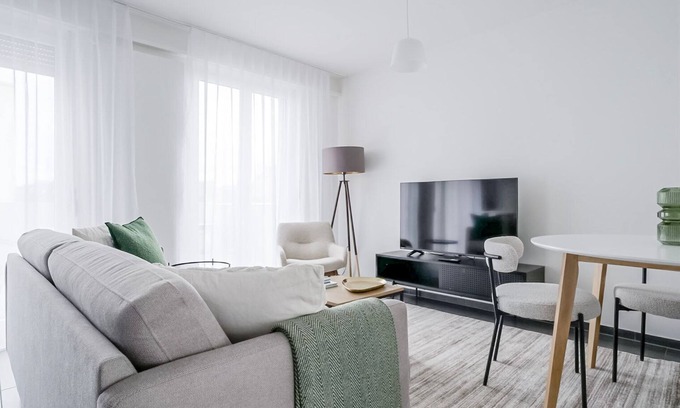 Seefeld Apartment | Blueground | Seefeld, elev, balcony, 3 min to lake