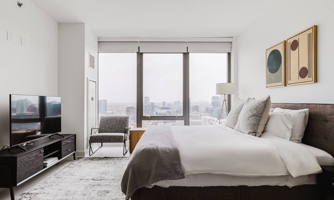 Near West Side Apartment | Blueground | West Loop, pool & AC, nr Willis