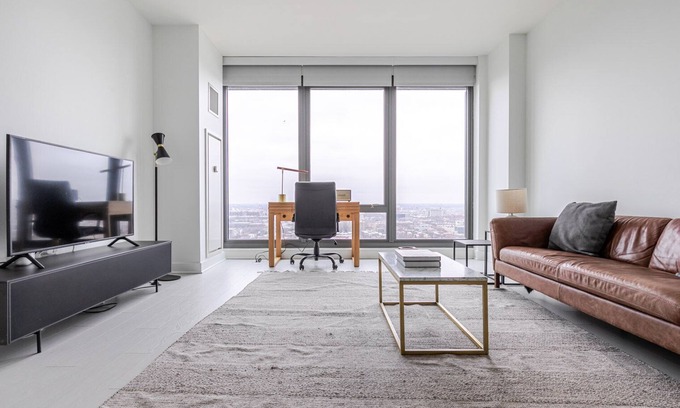 West Loop Apartment | Blueground | West Loop, pool & AC, nr Willis