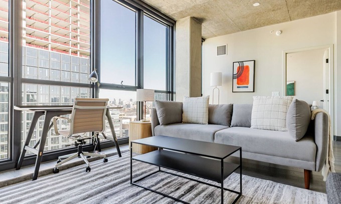 Near West Side Apartment | Blueground | West Loop, pool & AC, near park