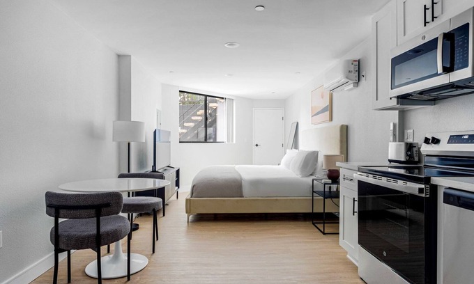 Westwood Apartment | Blueground | Westwood, view, nr UCLA