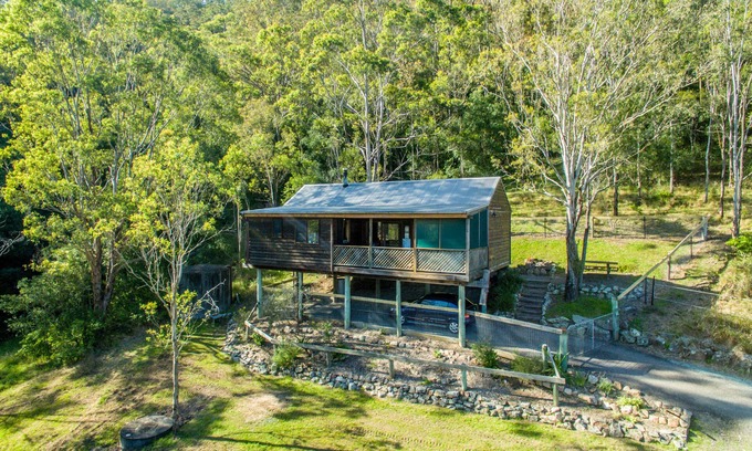 Rosebrook Cottage | Bluegum Cottage - Private jacuzzi , very private bush views.
