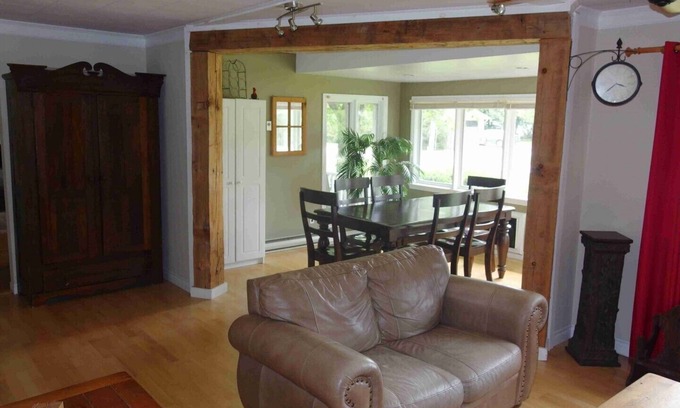 Zurich Cottage | Bluehaven Cottage, Grand Bend, Ontario
