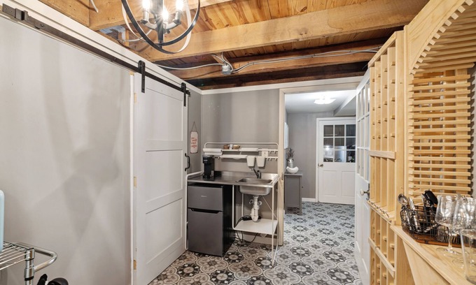 Bluemont Apartment | Bluemont Escape: Walk to Appalachian Trail and Bear Chase Brewery